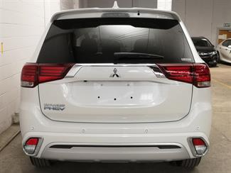 2019 Mitsubishi Outlander - Thumbnail
