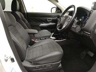 2019 Mitsubishi Outlander - Thumbnail