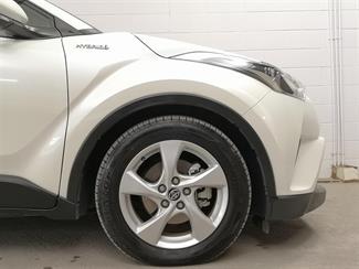2018 Toyota C-HR - Thumbnail