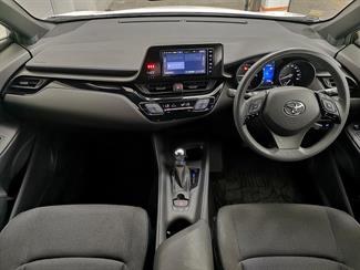 2018 Toyota C-HR - Thumbnail