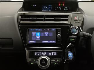 2017 Toyota Prius - Thumbnail