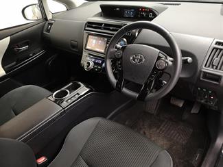 2017 Toyota Prius - Thumbnail