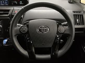 2017 Toyota Prius - Thumbnail
