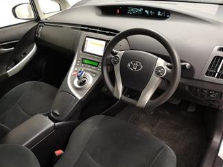 2014 Toyota Prius - Thumbnail