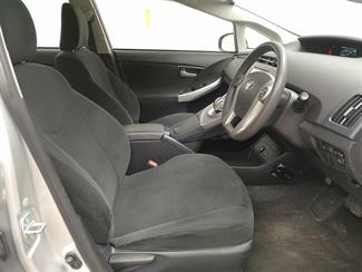 2014 Toyota Prius - Thumbnail