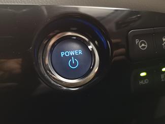 2016 Toyota Prius - Thumbnail