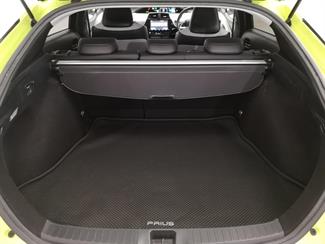 2016 Toyota Prius - Thumbnail