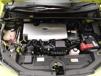 2016 Toyota Prius - Thumbnail