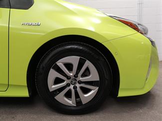 2016 Toyota Prius - Thumbnail