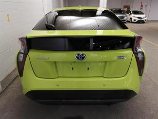 2016 Toyota Prius - Thumbnail