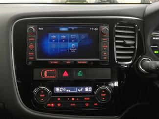 2015 Mitsubishi Outlander - Thumbnail