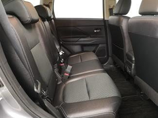 2015 Mitsubishi Outlander - Thumbnail