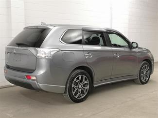2015 Mitsubishi Outlander - Thumbnail