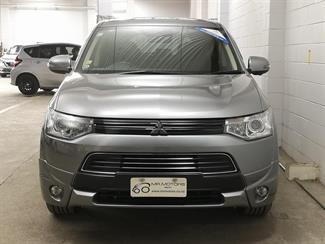 2015 Mitsubishi Outlander - Thumbnail