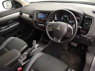 2015 Mitsubishi Outlander - Thumbnail
