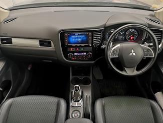2015 Mitsubishi Outlander - Thumbnail