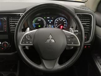 2015 Mitsubishi Outlander - Thumbnail
