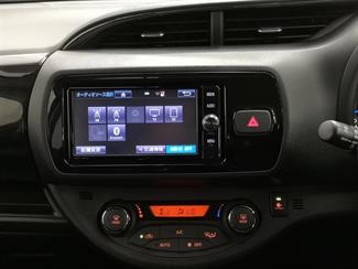 2017 Toyota Vitz - Thumbnail