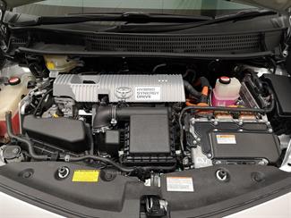 2015 Toyota Prius - Thumbnail