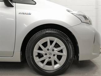 2015 Toyota Prius - Thumbnail