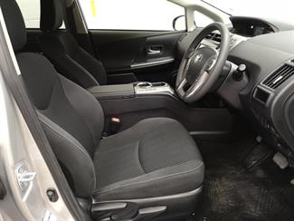 2015 Toyota Prius - Thumbnail