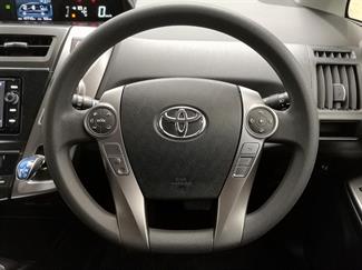 2015 Toyota Prius - Thumbnail