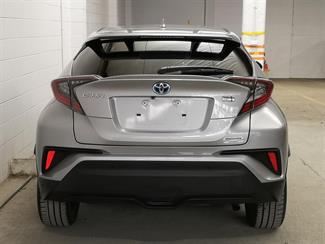 2017 Toyota C-HR - Thumbnail