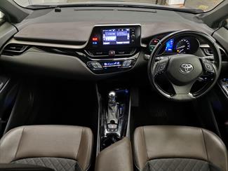 2017 Toyota C-HR - Thumbnail