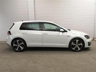 2017 Volkswagen Golf GTI - Thumbnail