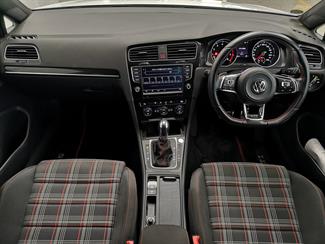 2017 Volkswagen Golf GTI - Thumbnail