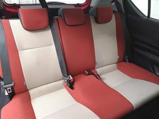 2014 Toyota Aqua - Thumbnail