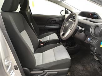 2015 Toyota Aqua - Thumbnail