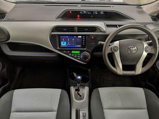 2015 Toyota Aqua - Thumbnail