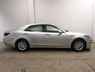 2013 Toyota Crown - Thumbnail