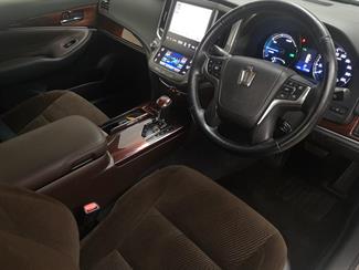 2013 Toyota Crown - Thumbnail