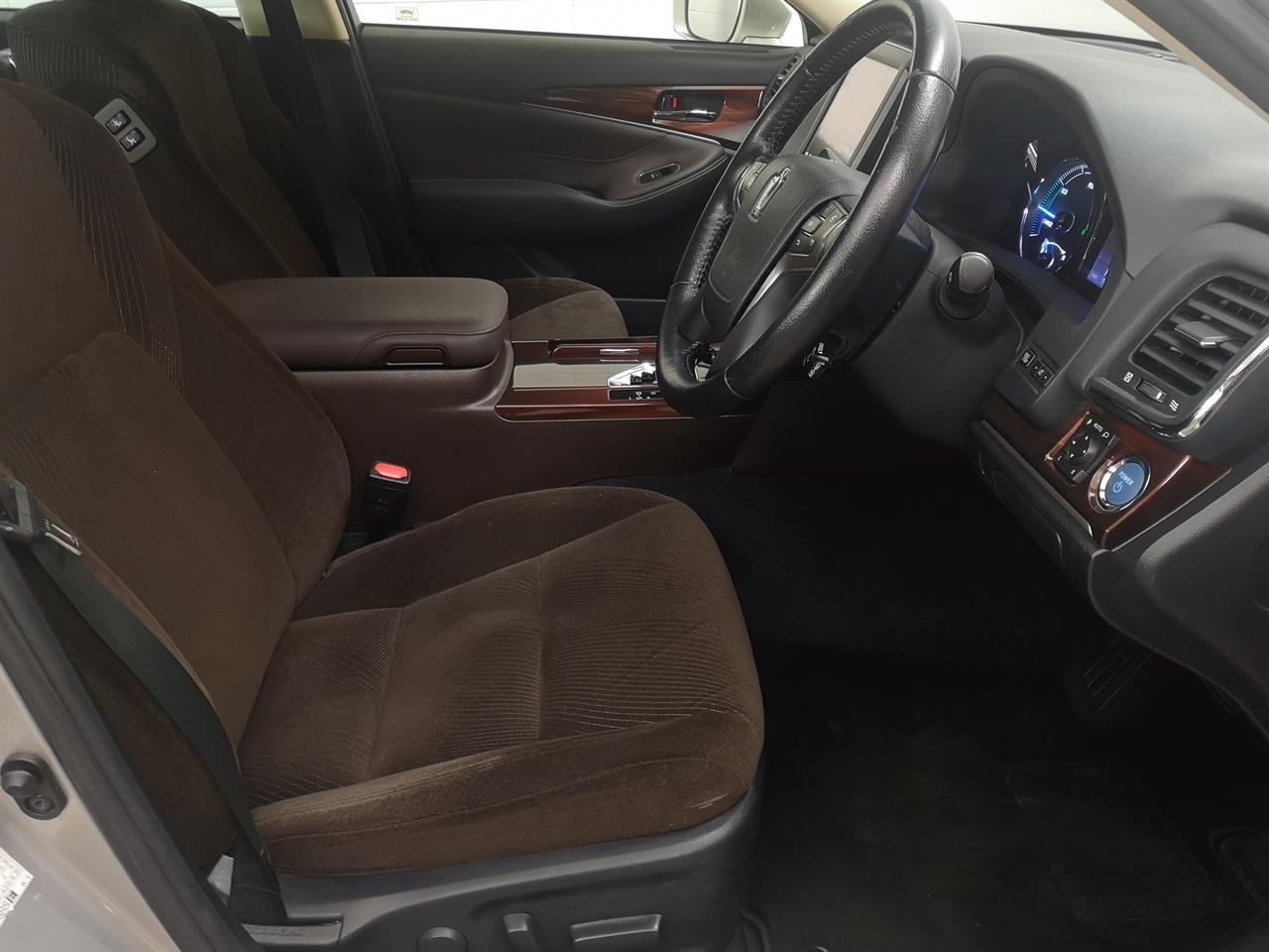 2013 Toyota Crown