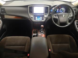 2013 Toyota Crown - Thumbnail