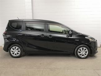 2017 Toyota Sienta - Thumbnail