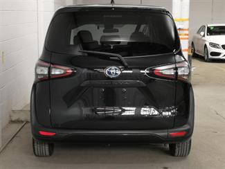 2017 Toyota Sienta - Thumbnail