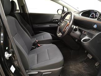 2017 Toyota Sienta - Thumbnail