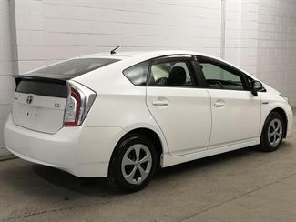 2015 Toyota Prius - Thumbnail