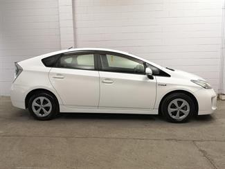 2015 Toyota Prius - Thumbnail