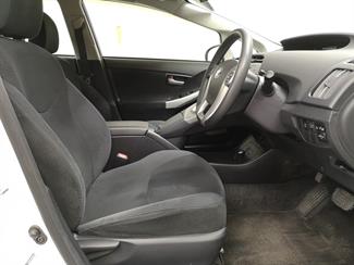 2015 Toyota Prius - Thumbnail