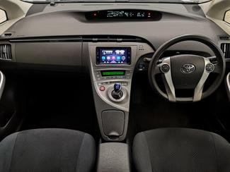 2015 Toyota Prius - Thumbnail