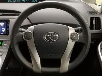 2015 Toyota Prius - Thumbnail