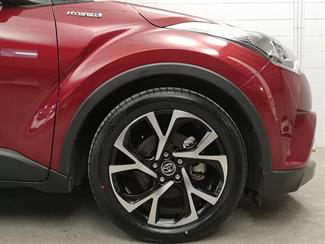 2017 Toyota C-HR - Thumbnail
