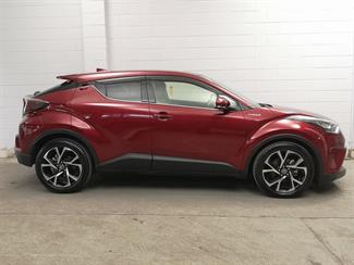 2017 Toyota C-HR - Thumbnail