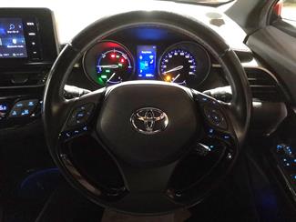 2017 Toyota C-HR - Thumbnail