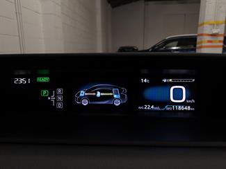 2016 Toyota Prius - Thumbnail