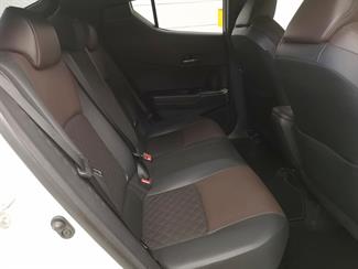 2016 Toyota C-HR - Thumbnail